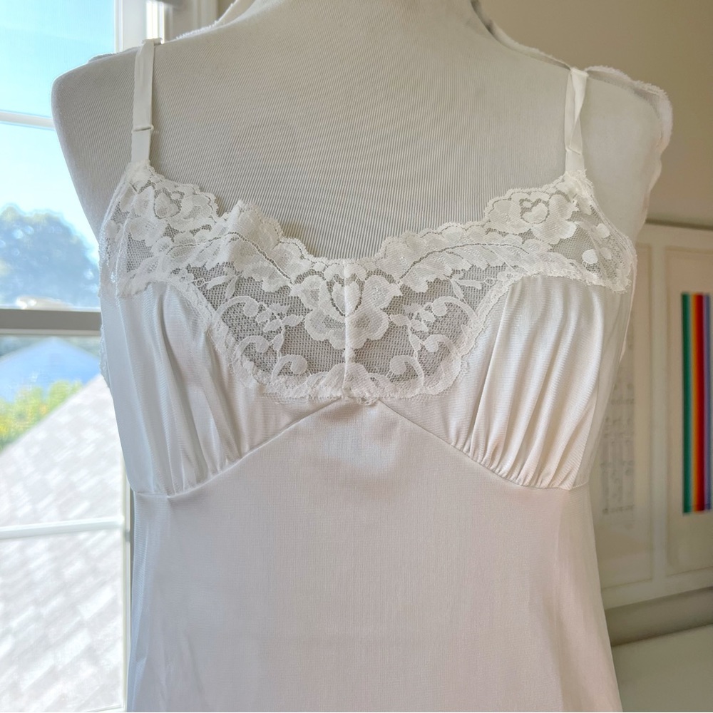 Vintage Vassarette Nylon Slip Dress Nightgown Style 10-105 SZ 38 24"/44 - Picture 5 of 11
